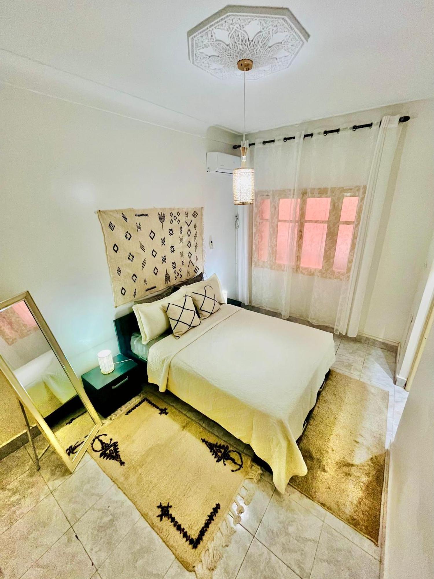 Apartment With Ac, Patio And Rooftop Appartement Climatise Avec Patio Et Toit Terrasse Marrakesh Esterno foto